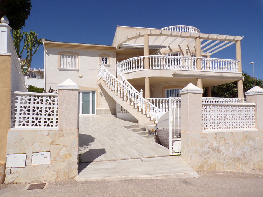 SUN712: Villa for sale in Villamartin ,Monte Golf