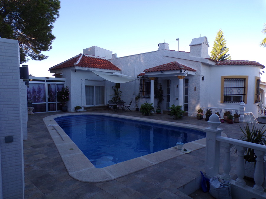 SUN727: Villa for sale in Villamartin