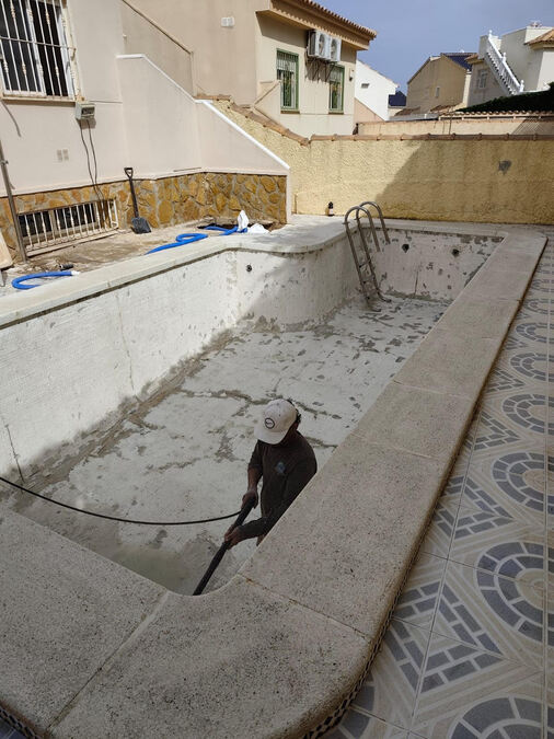 sun1: Restoration Project for rent in Villamartin