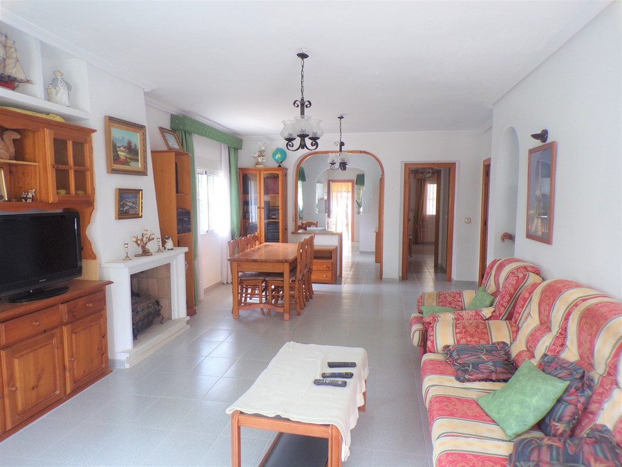 SUN410: Villa for sale in La Zenia