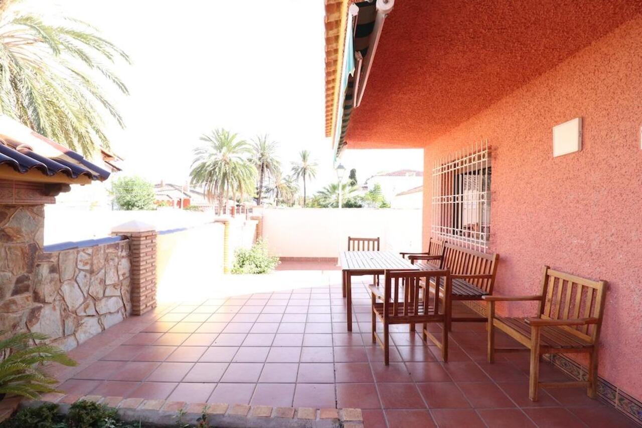 COR2688-2344: Villa for sale in Cabo Roig