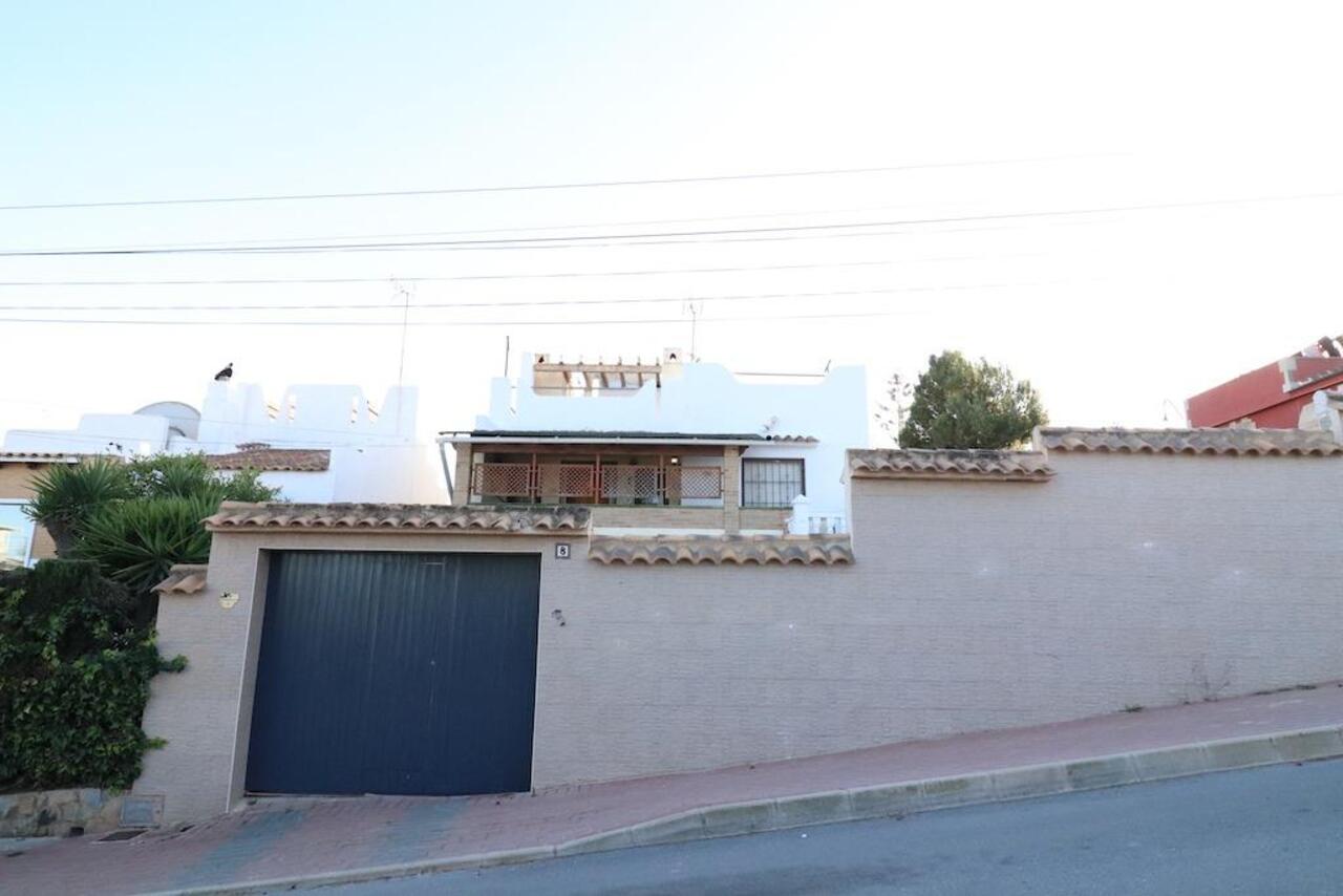COR2736-2344: Villa for sale in Torrevieja