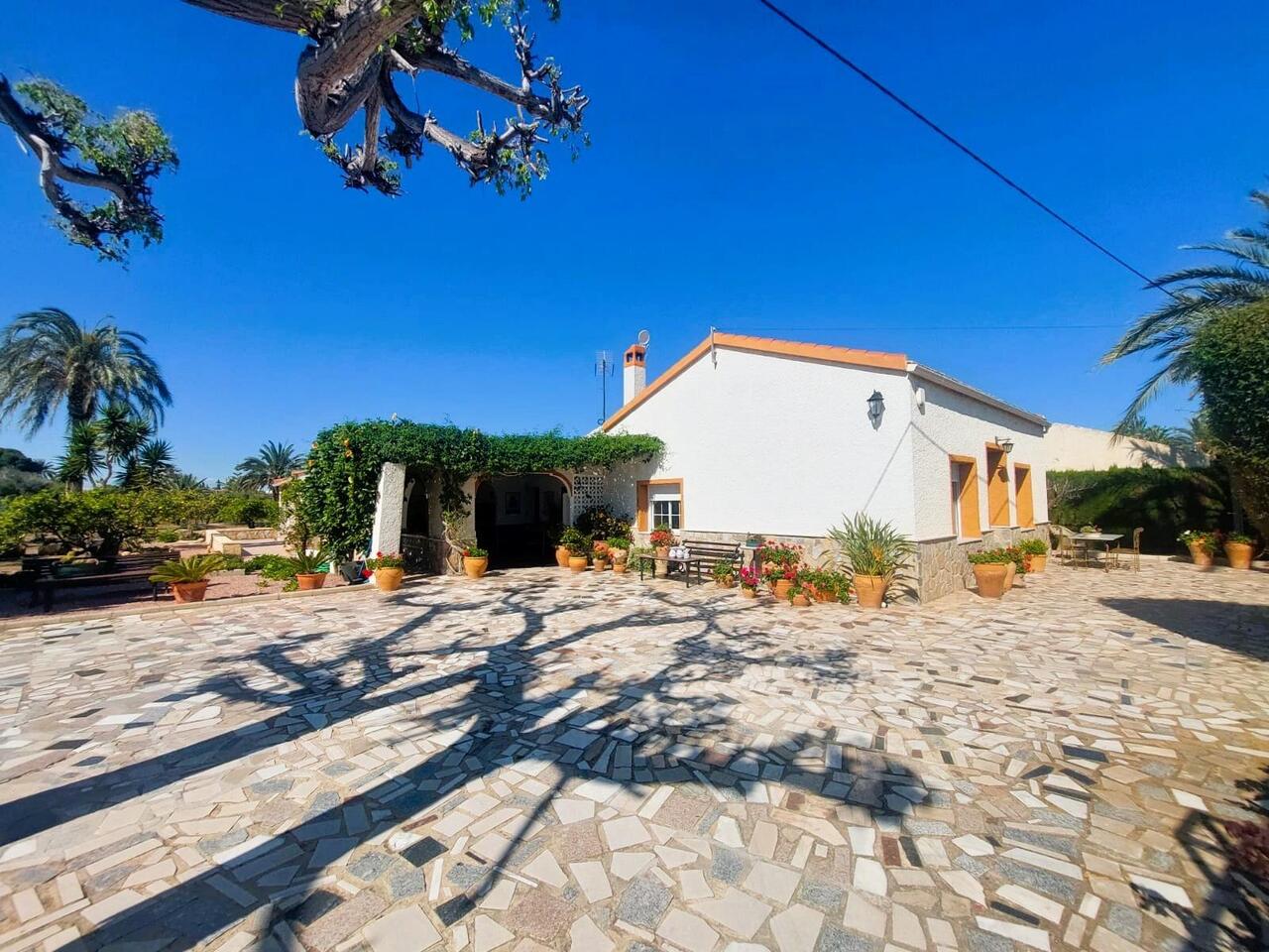 COR2896-2344: Masia for sale in La marina