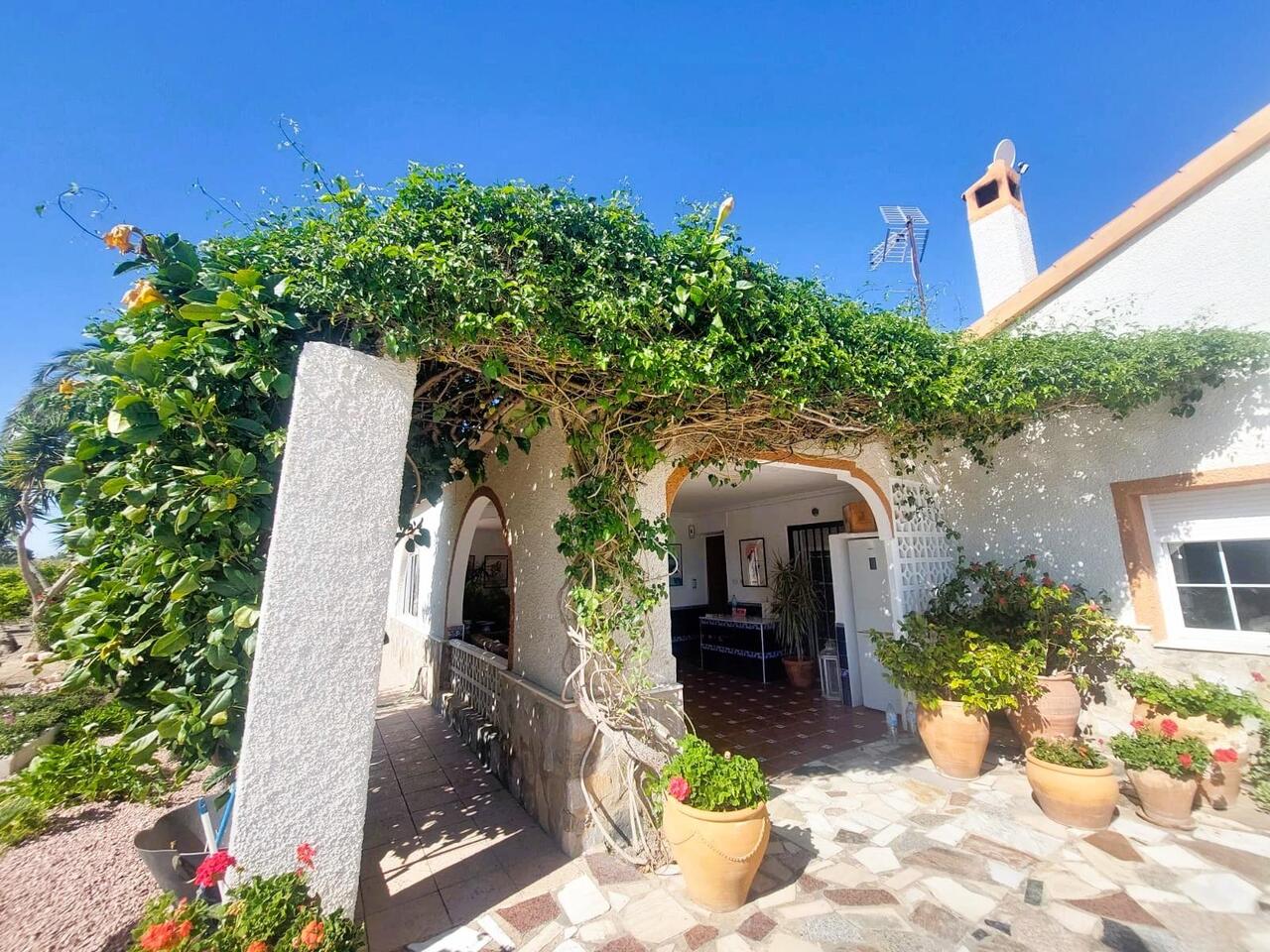 COR2896-2344: Masia for sale in La marina