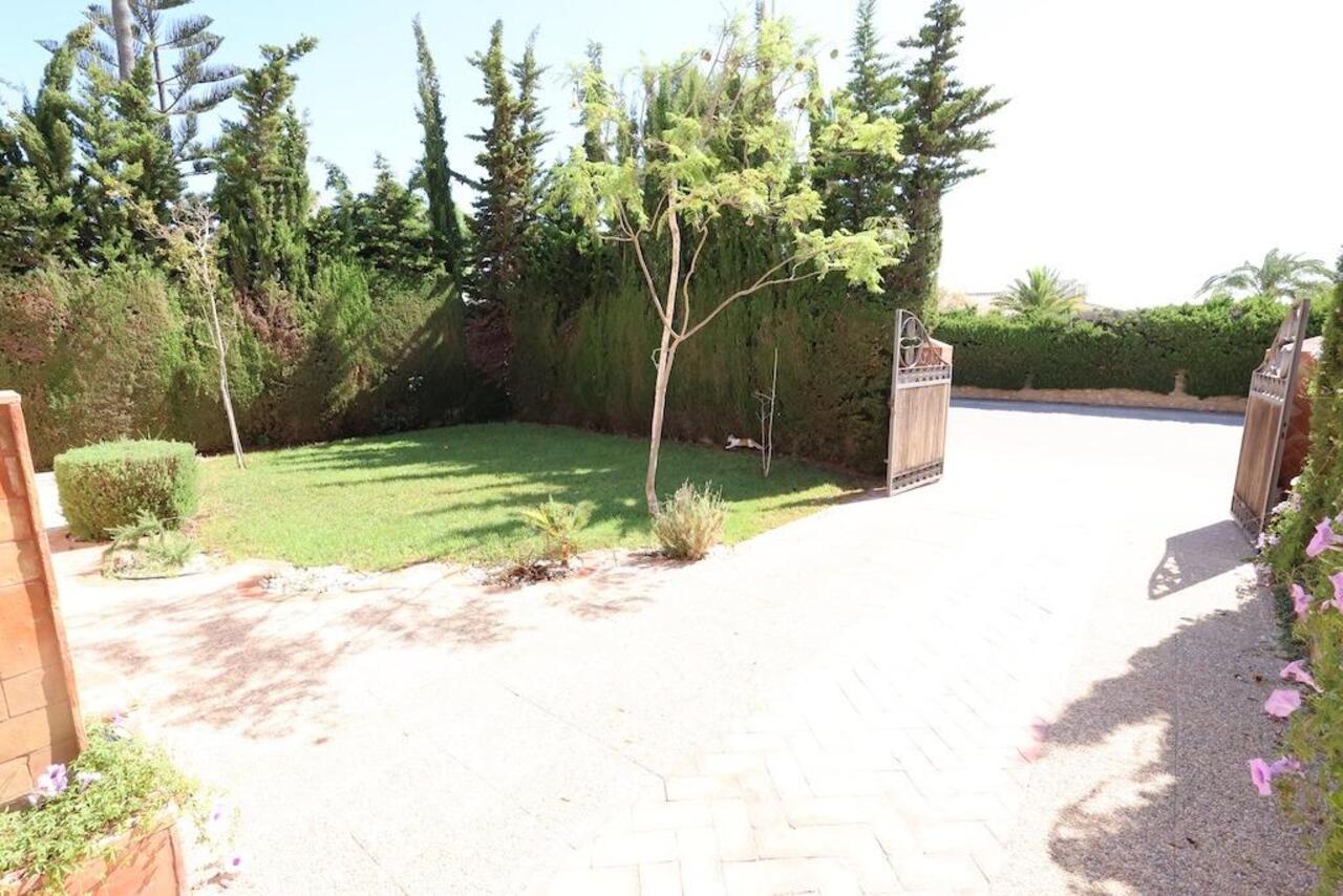 COR2910-2344: Villa for sale in Orihuela Costa