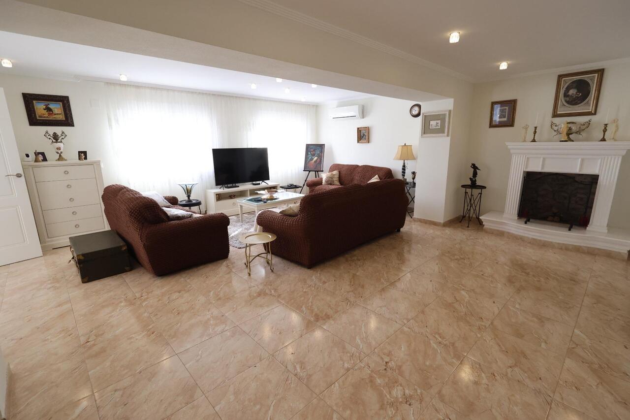 COR2944-2344: Villa for sale in Torrevieja