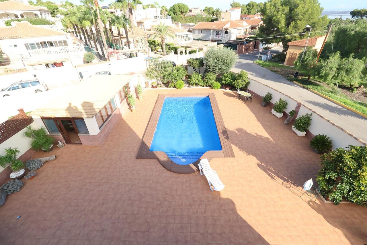 COR2944-2344: Villa for sale in Torrevieja