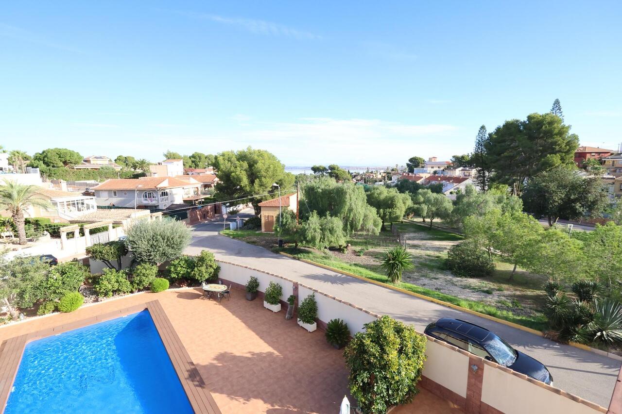 COR2944-2344: Villa for sale in Torrevieja