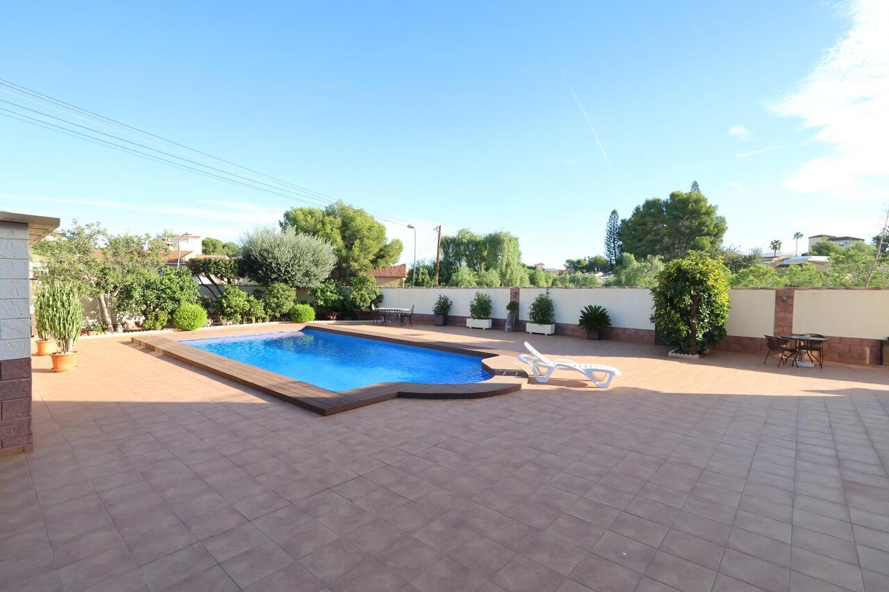COR2944-2344: Villa for sale in Torrevieja
