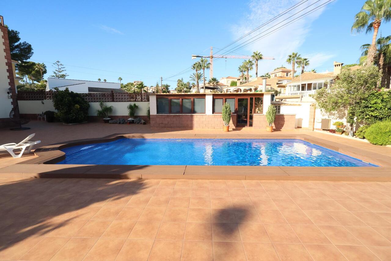 COR2944-2344: Villa for sale in Torrevieja