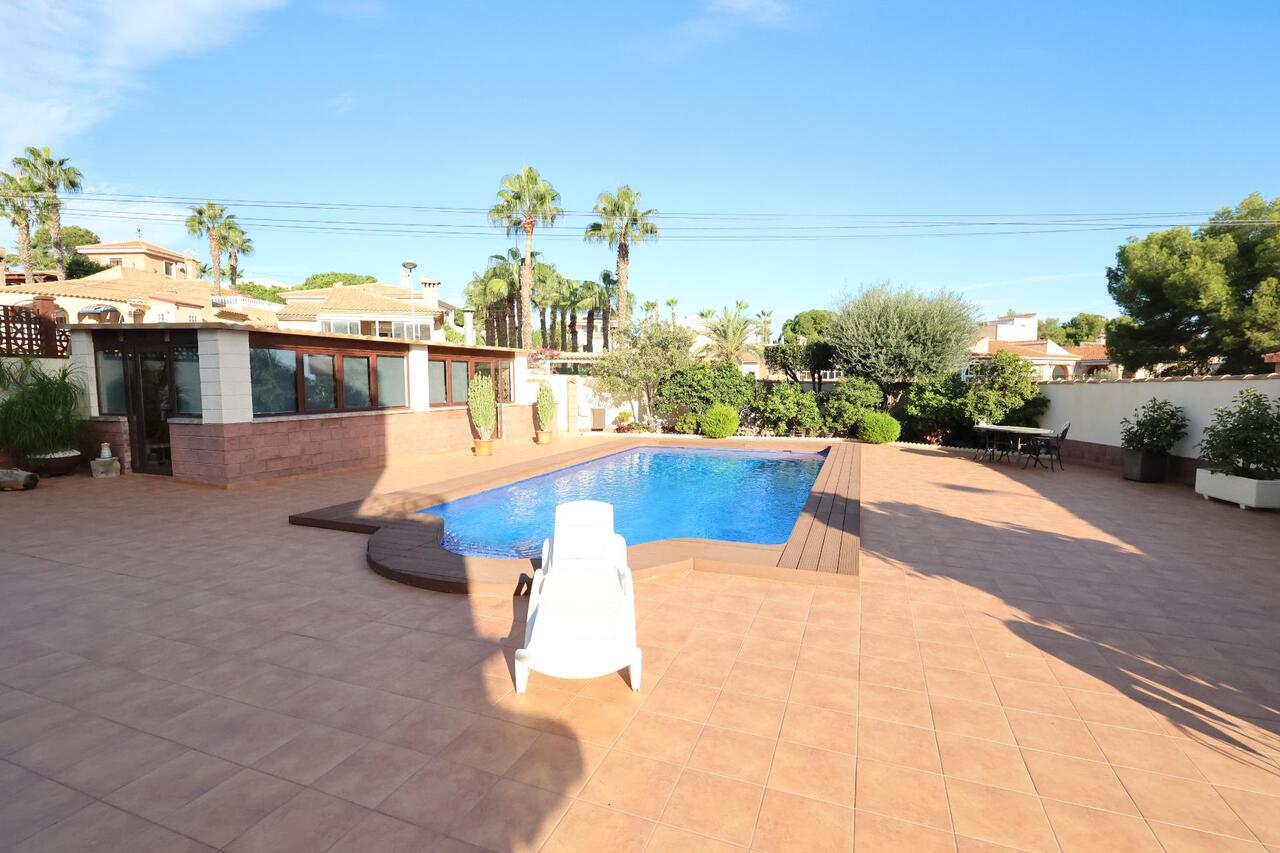 COR2944-2344: Villa for sale in Torrevieja