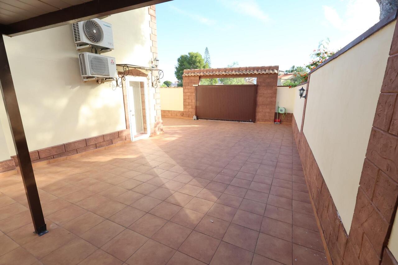 COR2944-2344: Villa for sale in Torrevieja
