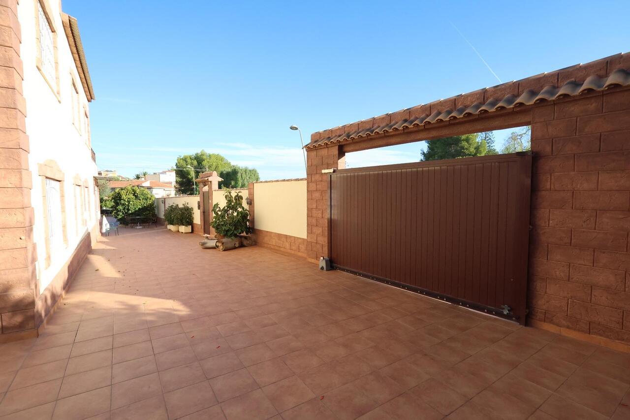 COR2944-2344: Villa for sale in Torrevieja
