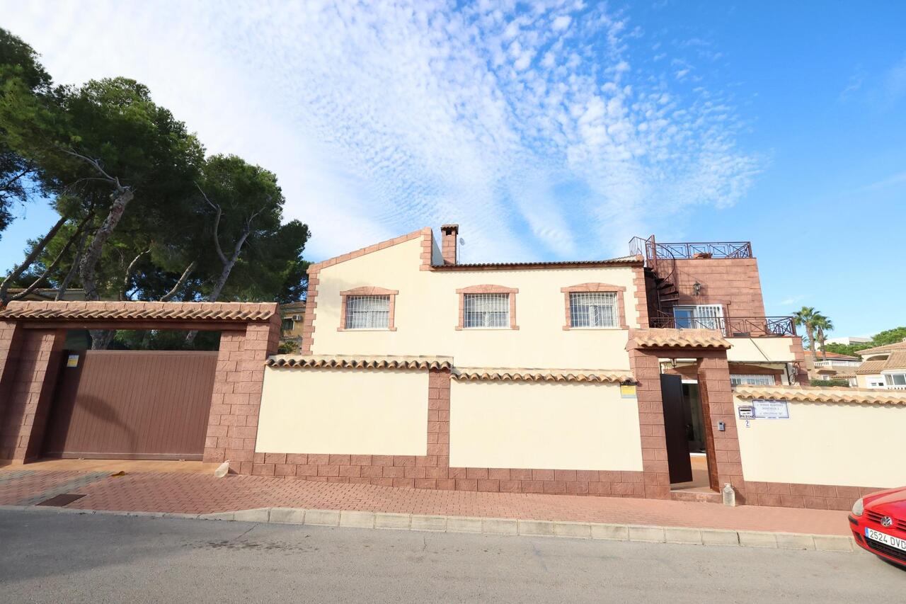 COR2944-2344: Villa for sale in Torrevieja