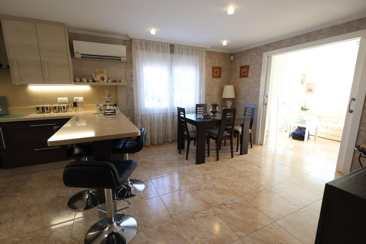 COR2944-2344: Villa for sale in Torrevieja