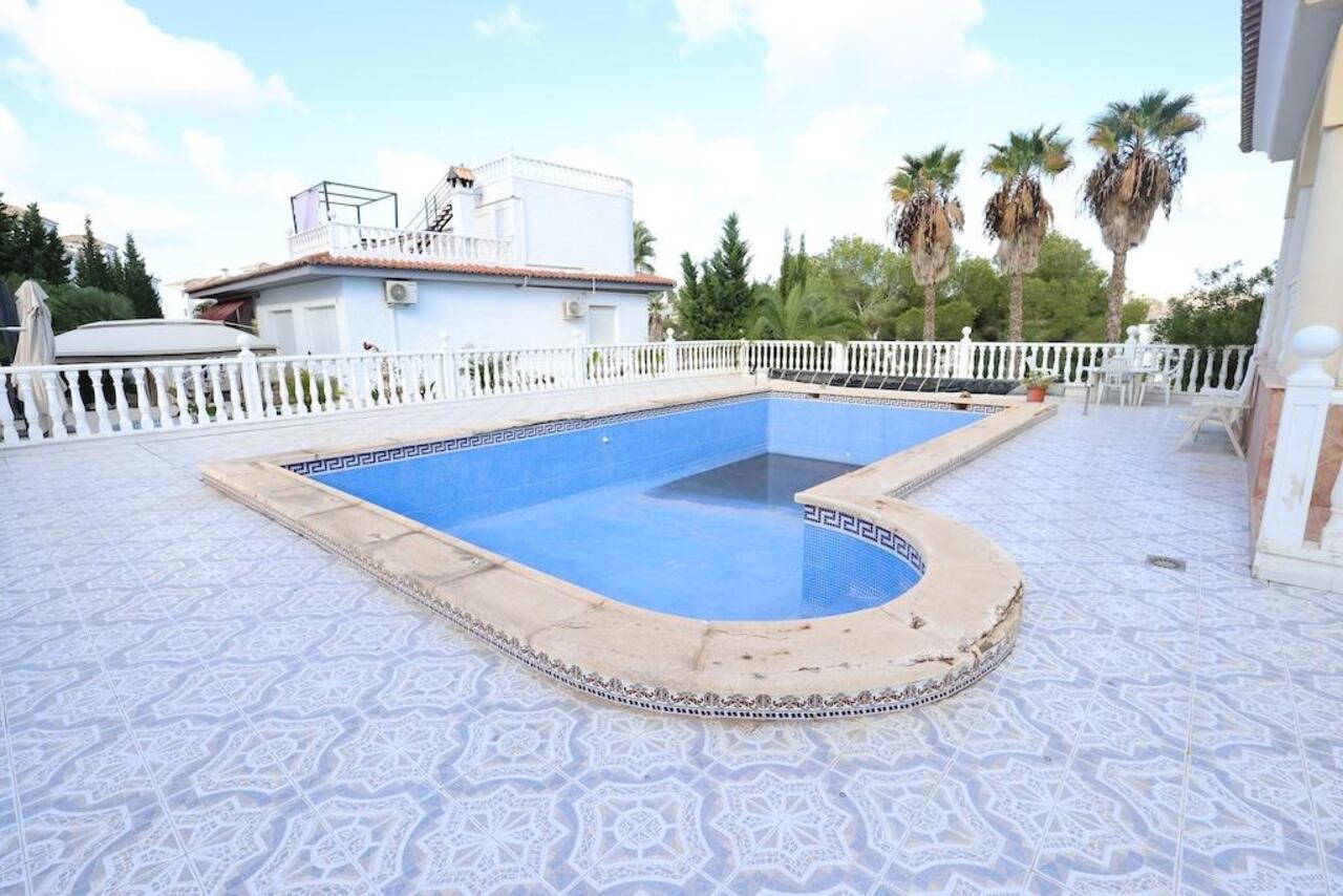 COR2946-2344: Villa for sale in Orihuela Costa