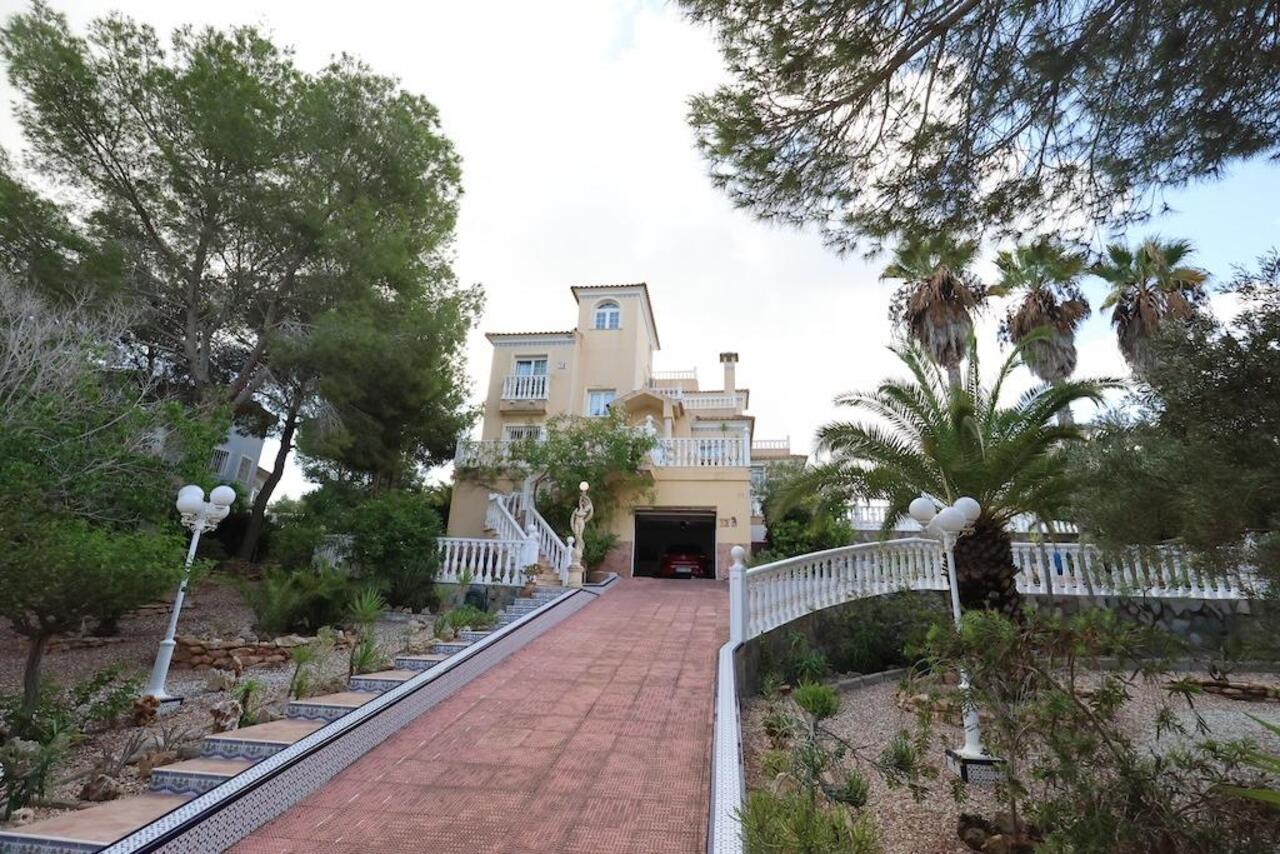 COR2946-2344: Villa for sale in Orihuela Costa