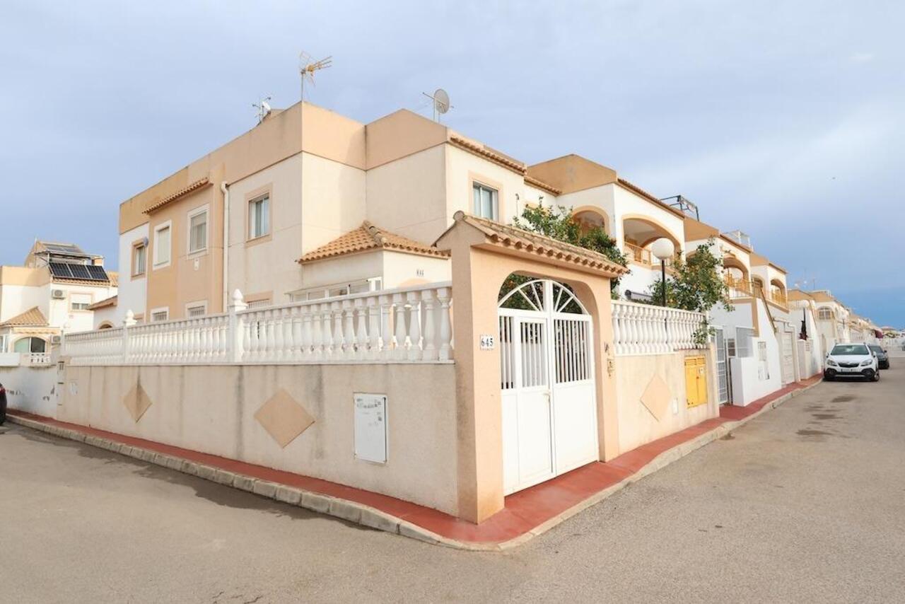COR2967-2344: Terraced house for sale in Torrevieja