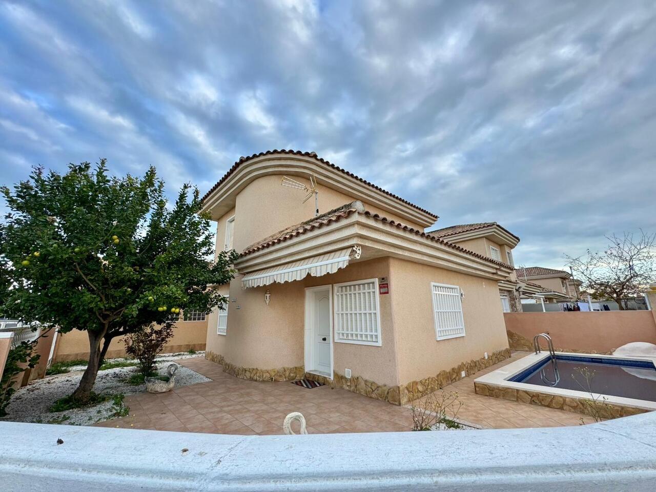 COR2978-2344: Villa for sale in Torrevieja