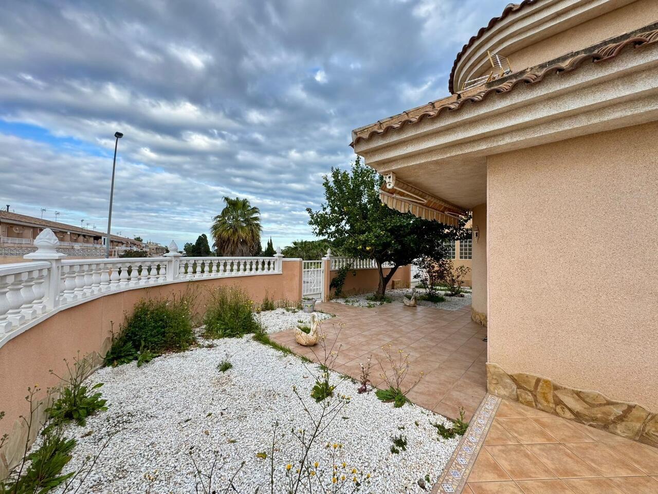 COR2978-2344: Villa for sale in Torrevieja