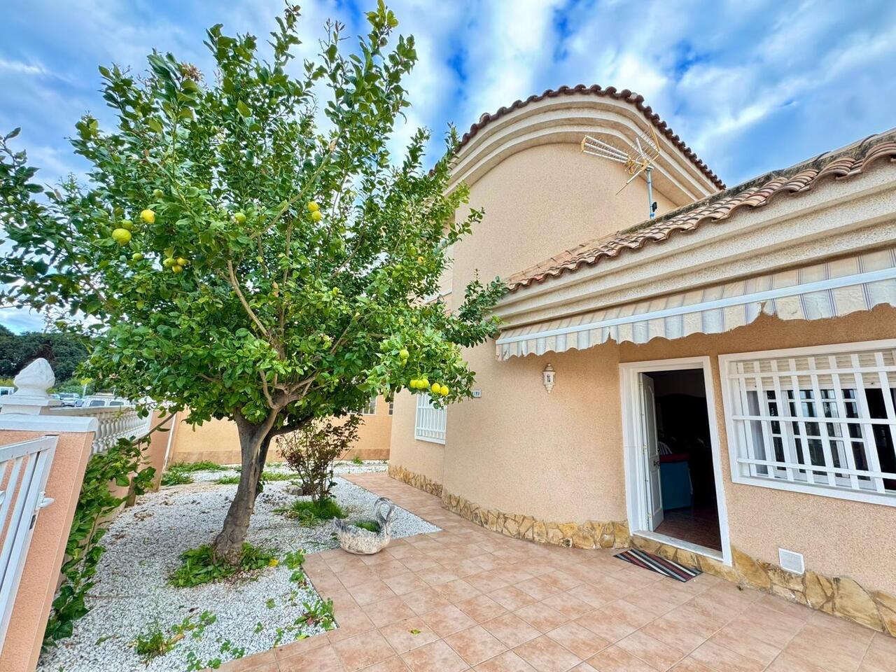 COR2978-2344: Villa for sale in Torrevieja