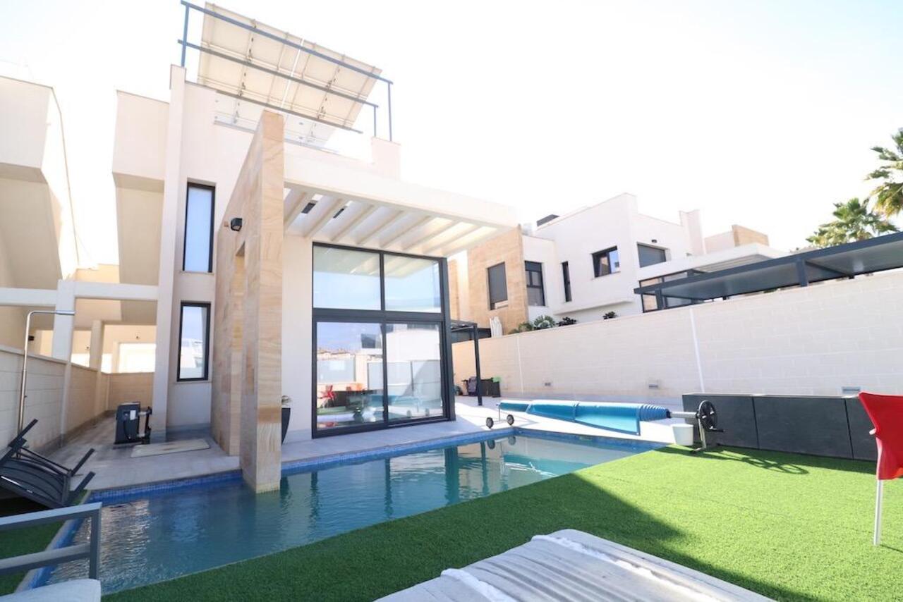 COR2979-2344: Villa for sale in Orihuela Costa