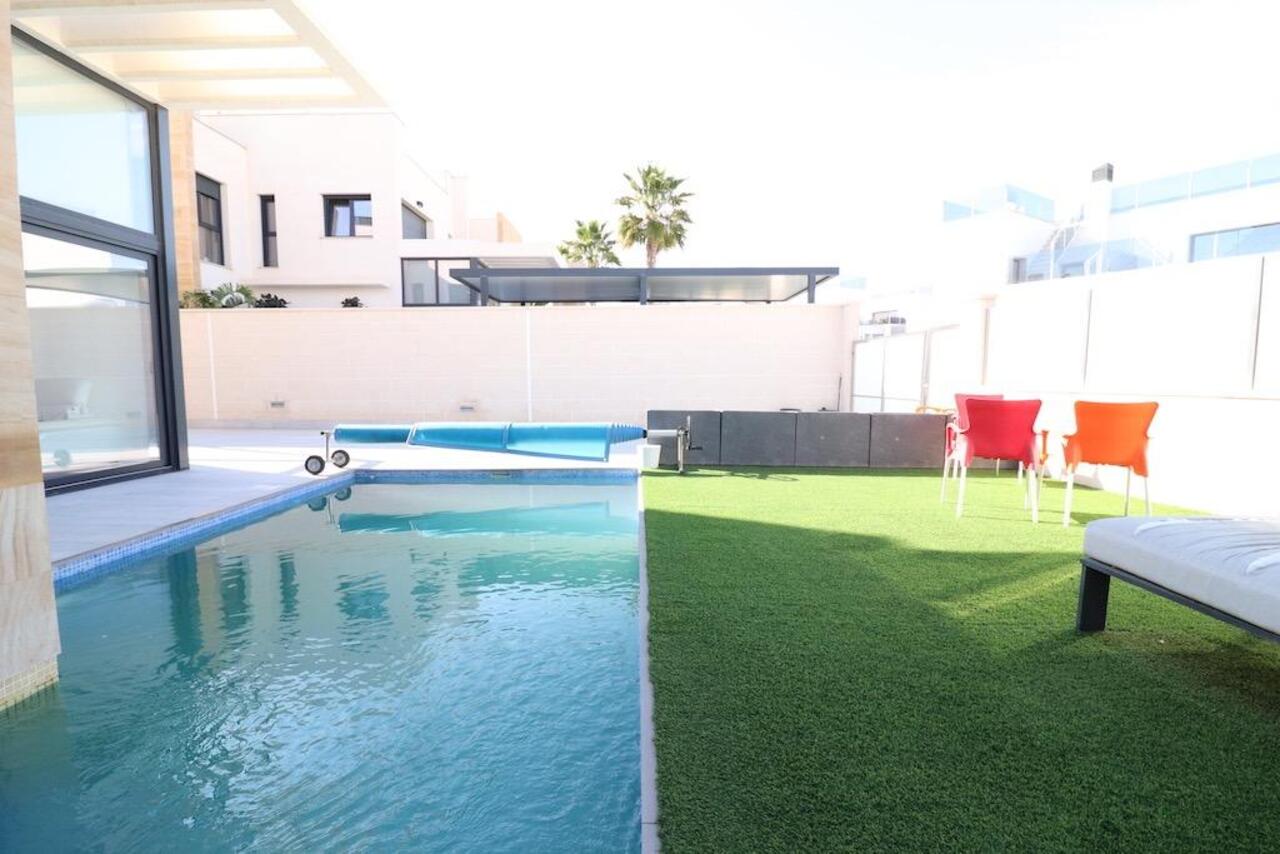 COR2979-2344: Villa for sale in Orihuela Costa