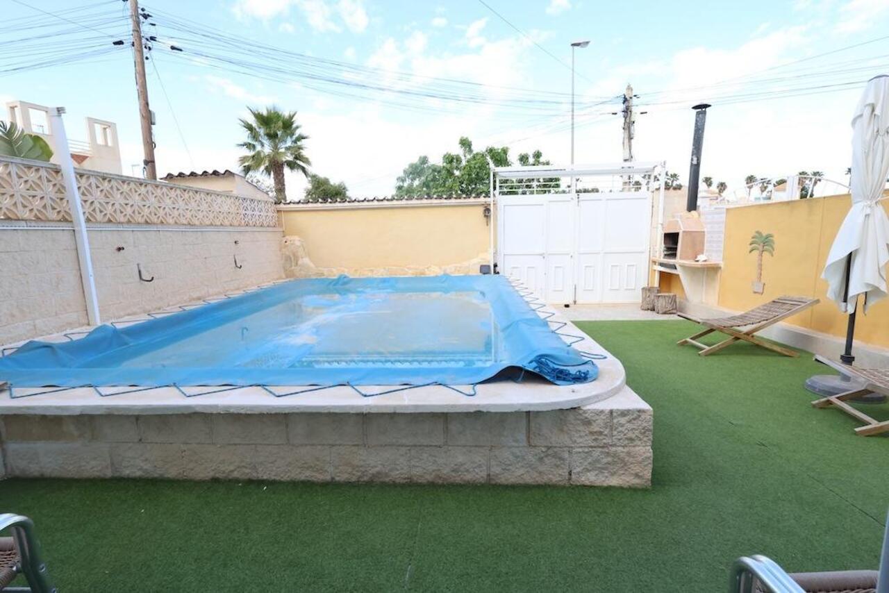 COR2989-2344: Terraced house for sale in Torrevieja