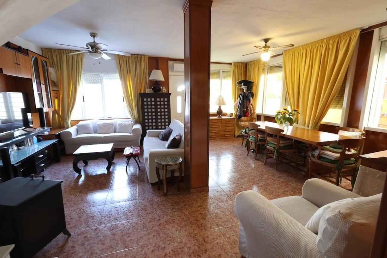 COR2989-2344: Terraced house for sale in Torrevieja