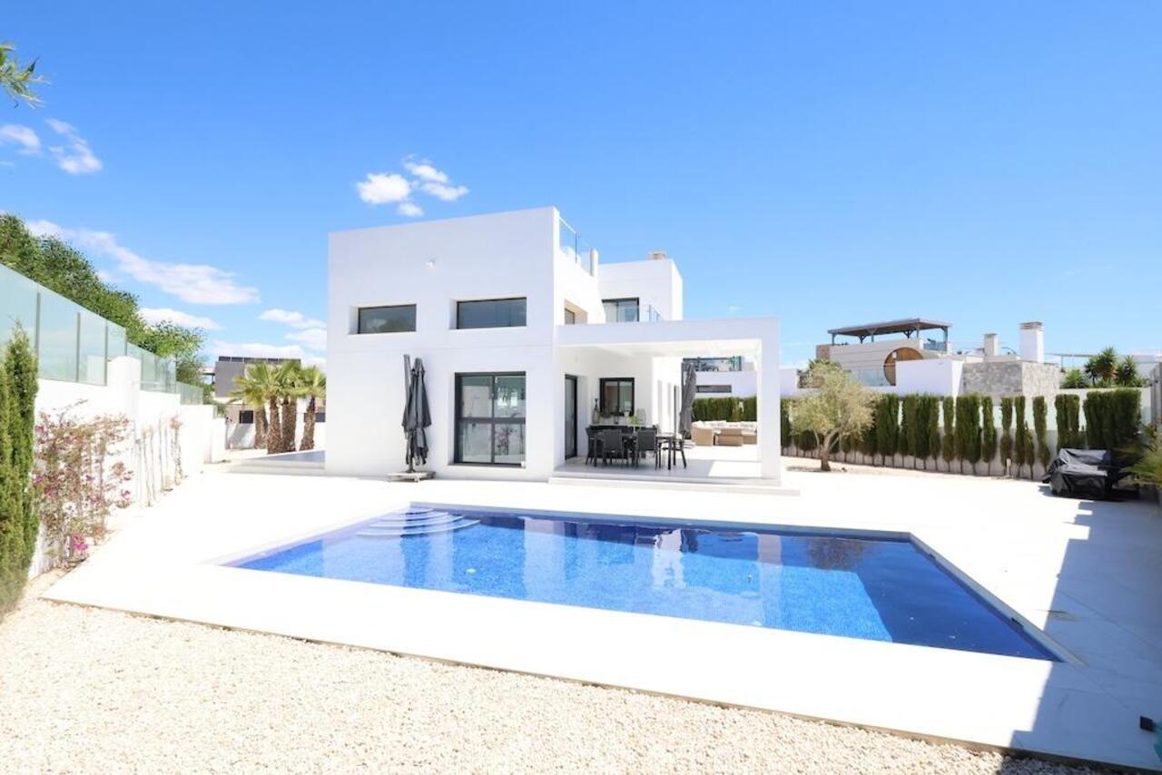 COR3000-2344: Villa for sale in Rojales