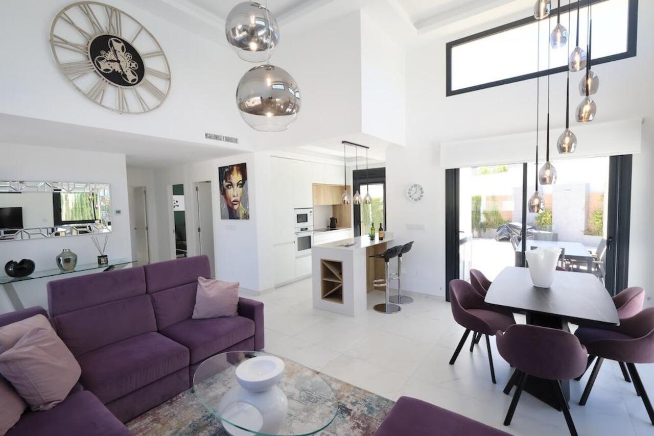 COR3000-2344: Villa for sale in Rojales