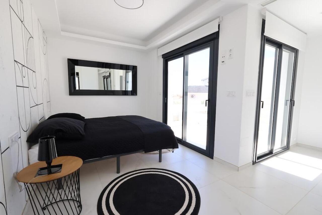 COR3000-2344: Villa for sale in Rojales