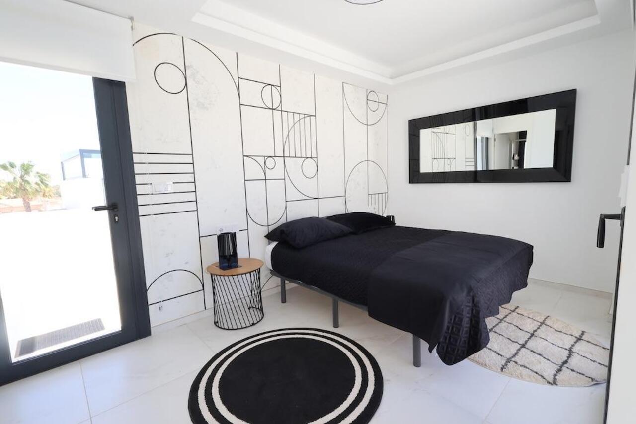 COR3000-2344: Villa for sale in Rojales