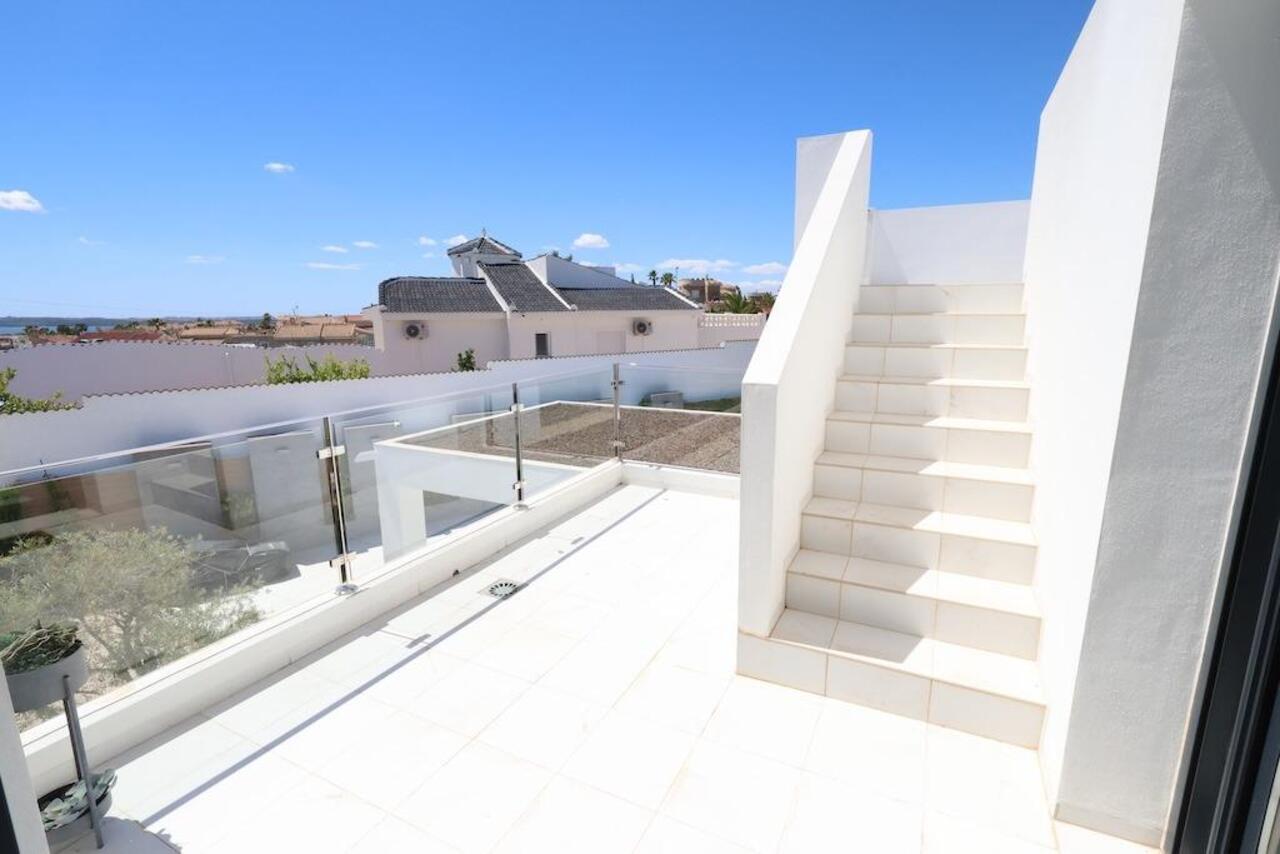 COR3000-2344: Villa for sale in Rojales
