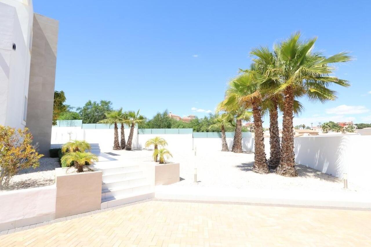 COR3000-2344: Villa for sale in Rojales