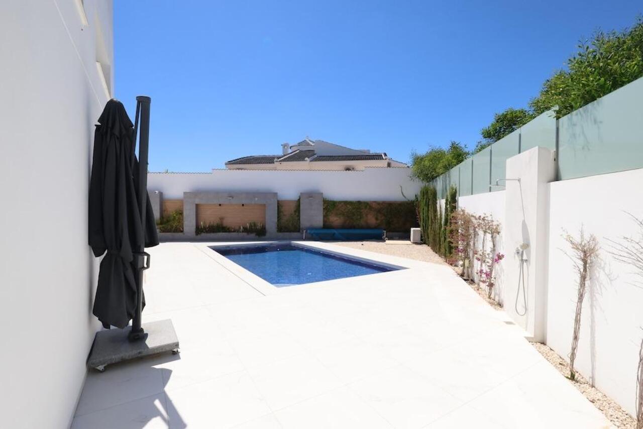 COR3000-2344: Villa for sale in Rojales