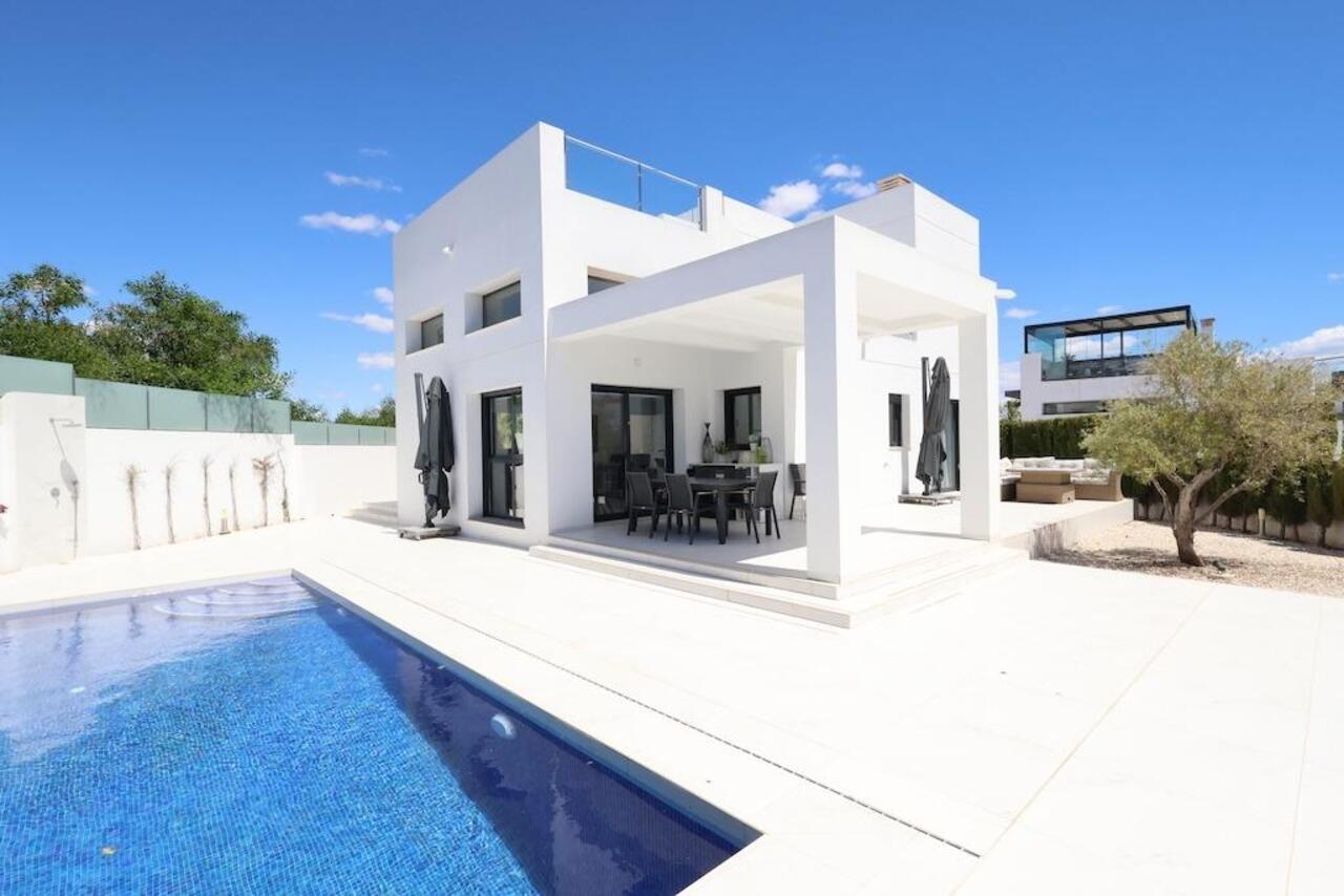COR3000-2344: Villa for sale in Rojales