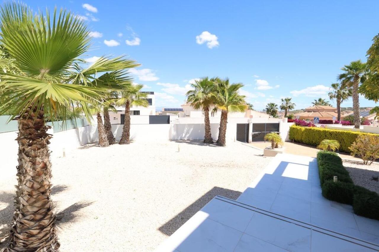 COR3000-2344: Villa for sale in Rojales