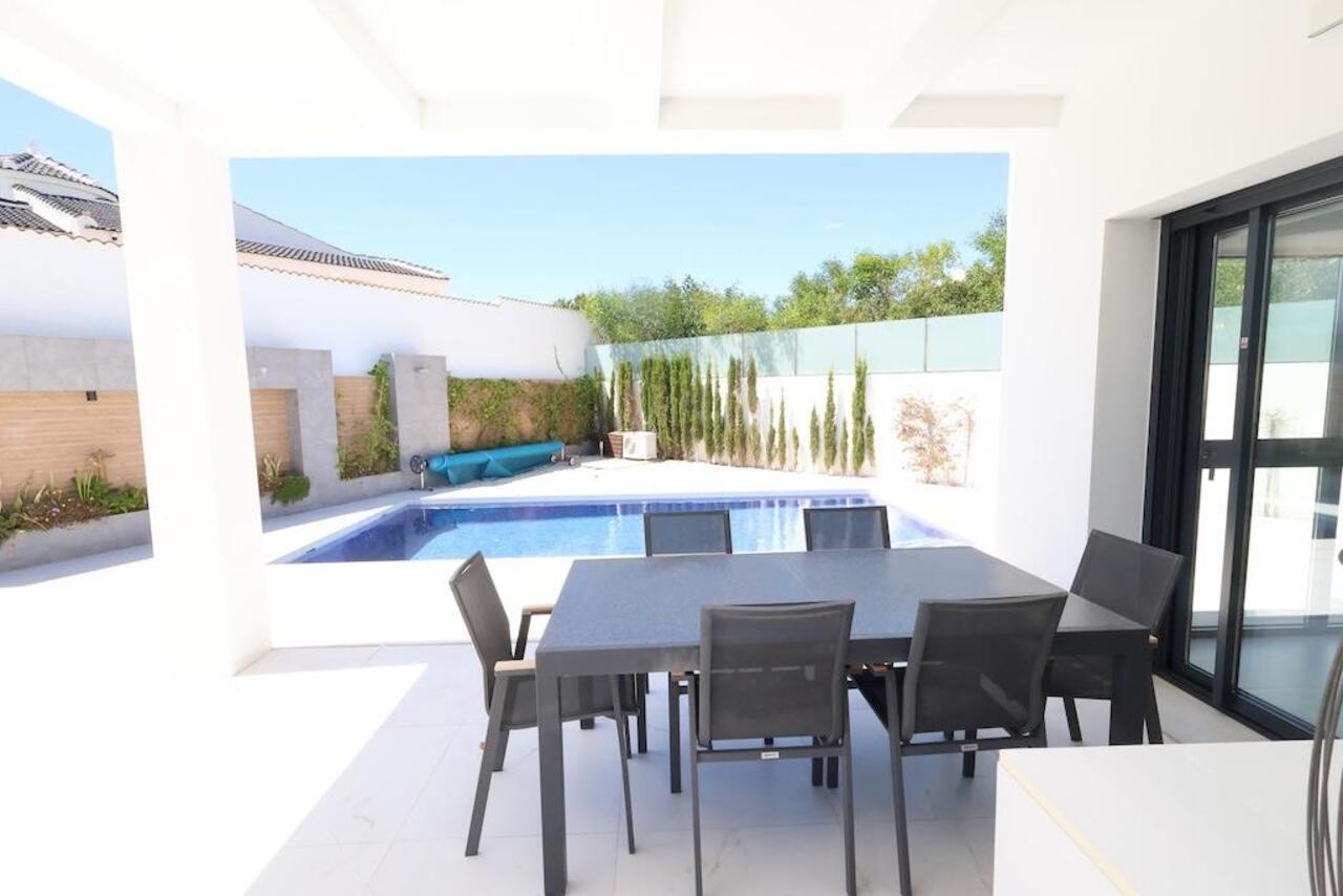 COR3000-2344: Villa for sale in Rojales