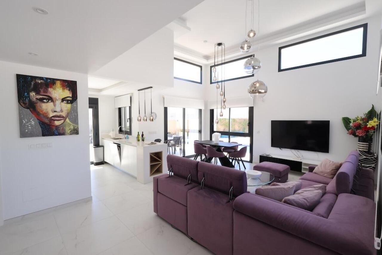 COR3000-2344: Villa for sale in Rojales