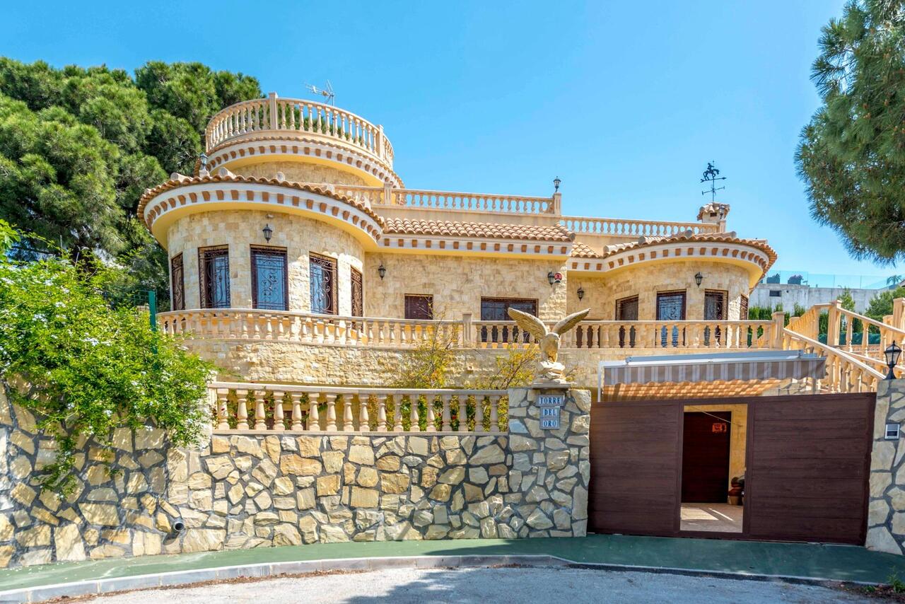 COR3002-2344: Villa for sale in Orihuela Costa