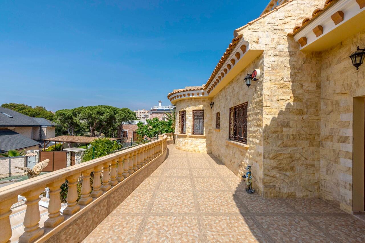 COR3002-2344: Villa for sale in Orihuela Costa
