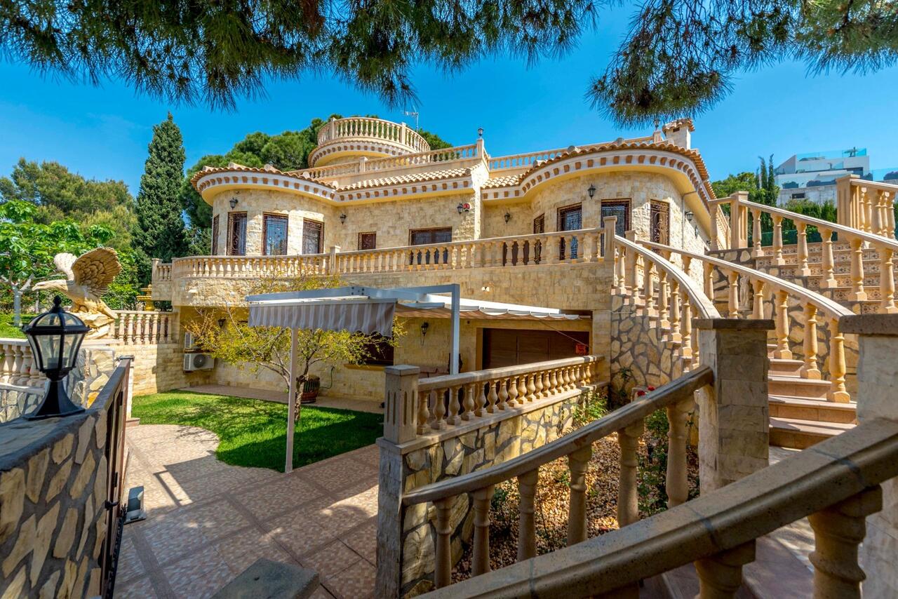 COR3002-2344: Villa for sale in Orihuela Costa