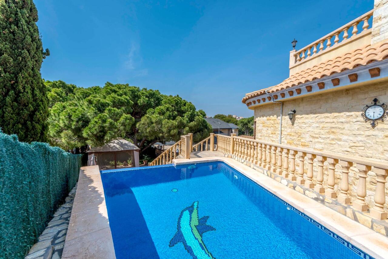 COR3002-2344: Villa for sale in Orihuela Costa