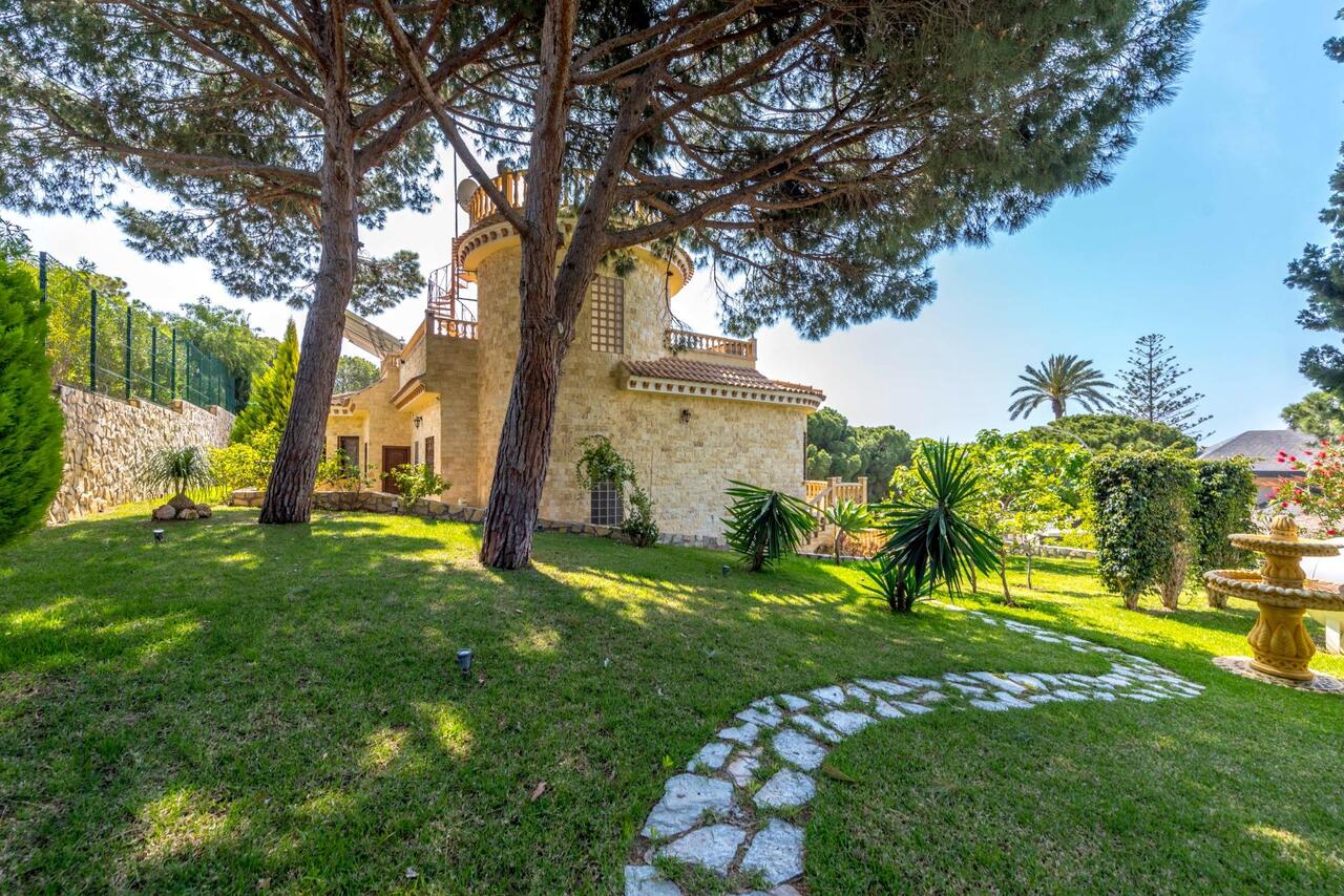 COR3002-2344: Villa for sale in Orihuela Costa