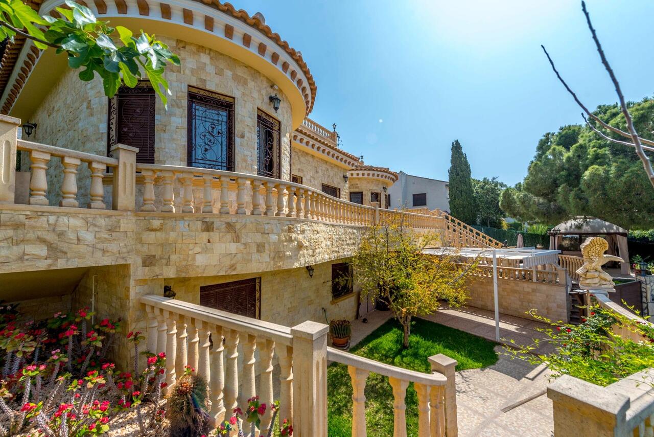 COR3002-2344: Villa for sale in Orihuela Costa