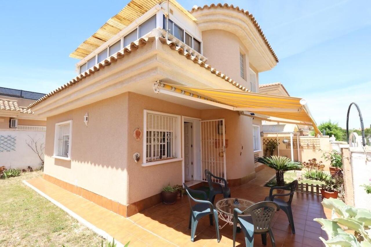 COR3004-2344: Villa for sale in Torrevieja
