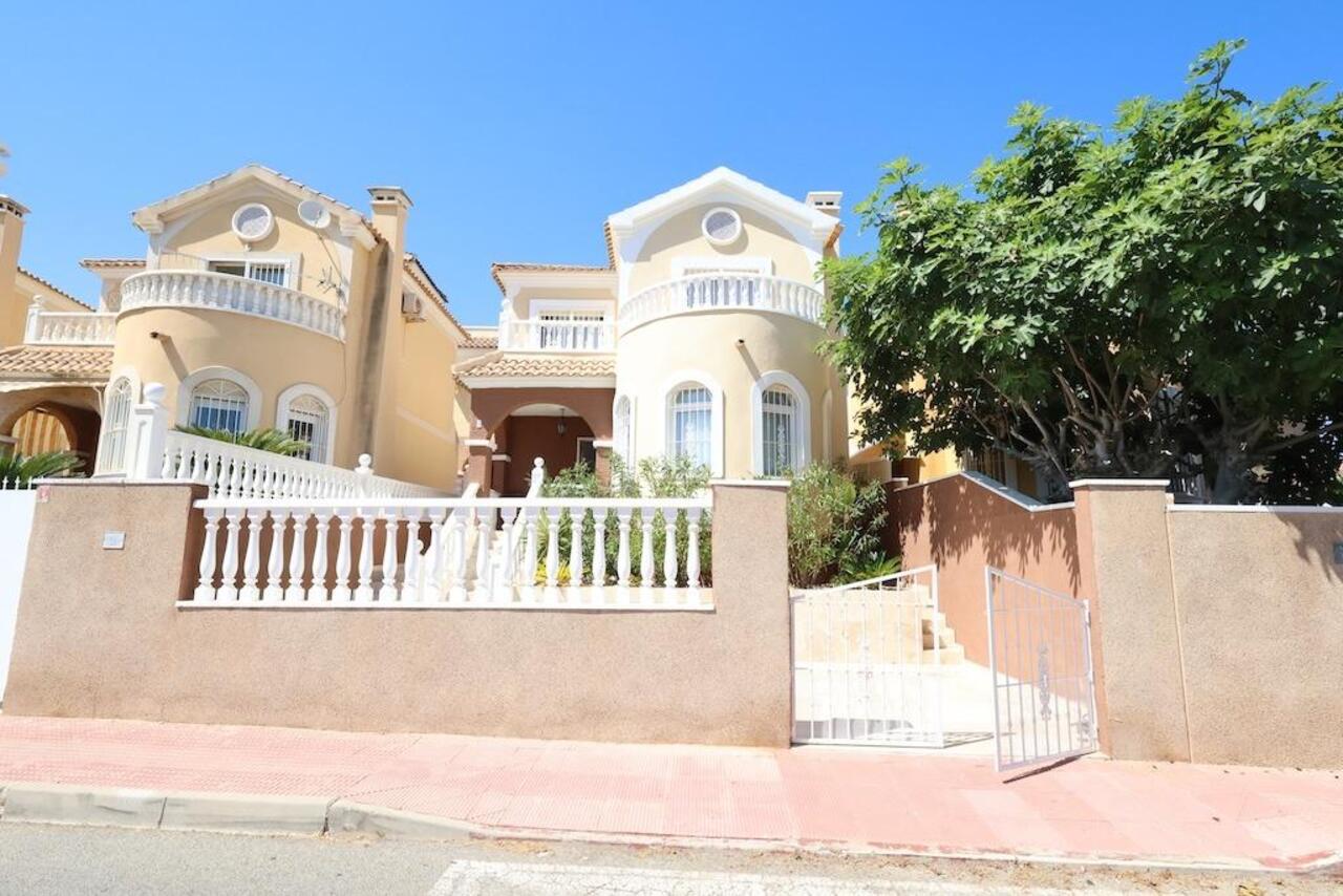 COR3027-2344: Villa for sale in Orihuela Costa