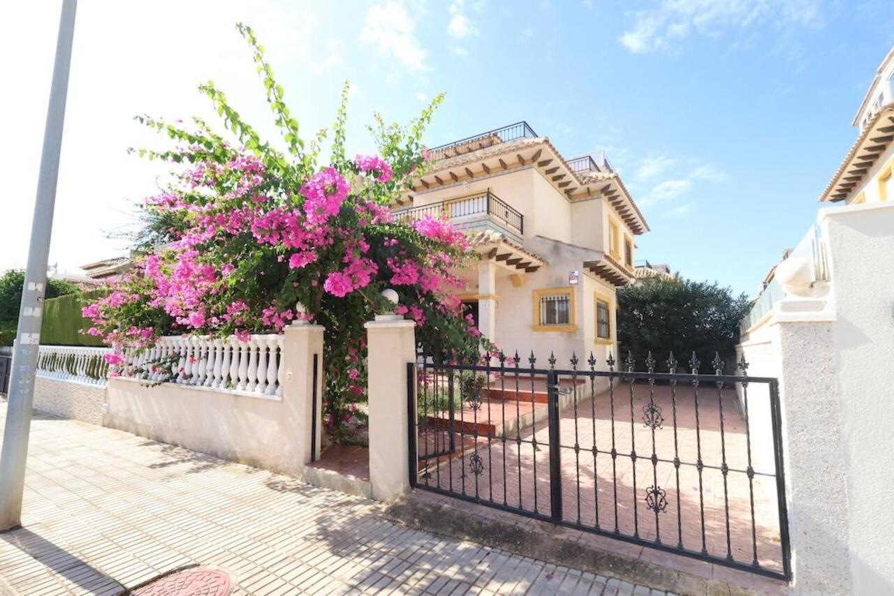 COR3053-2344: Terraced house for sale in Orihuela Costa