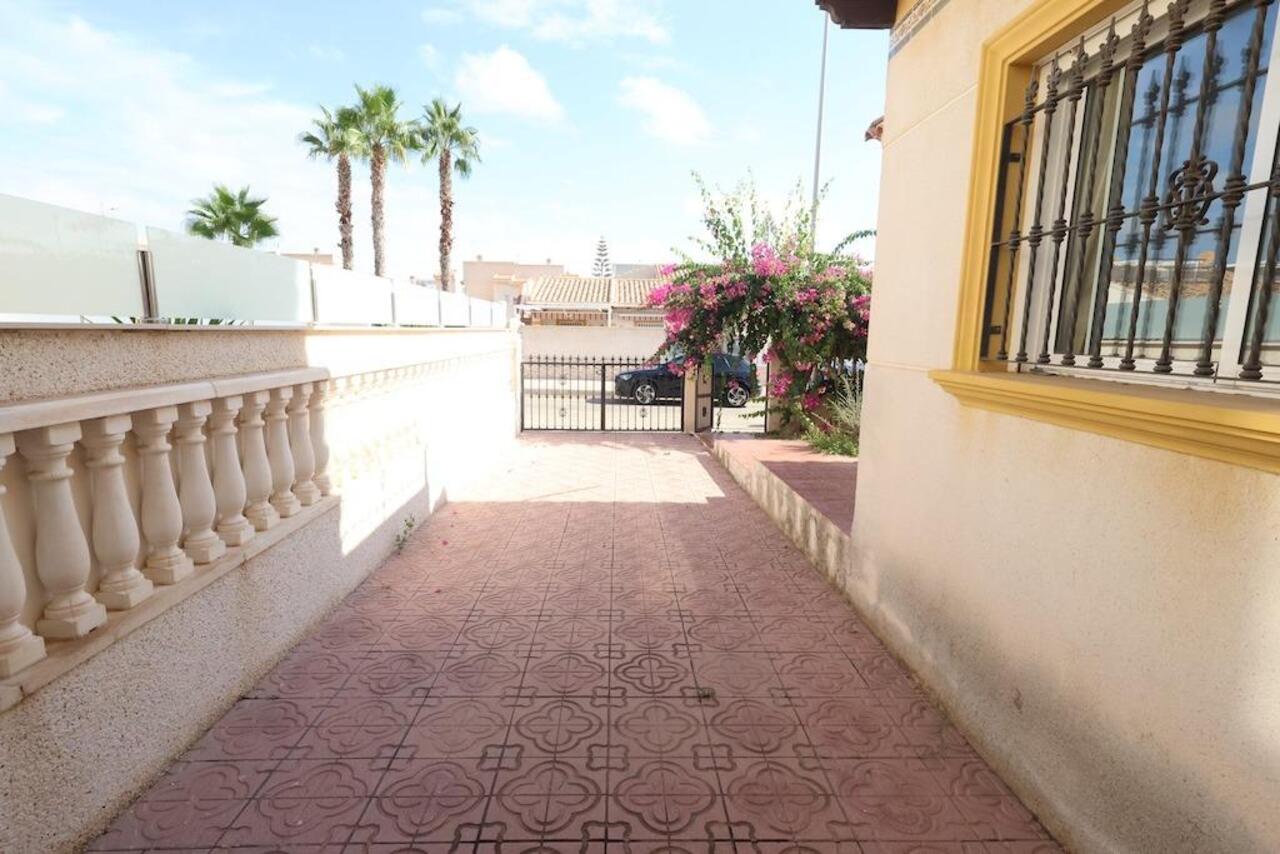 COR3053-2344: Terraced house for sale in Orihuela Costa